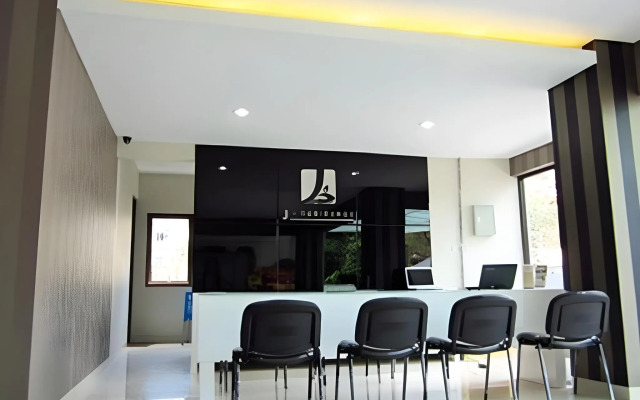 RedDoorz @ Ciumbeleuit