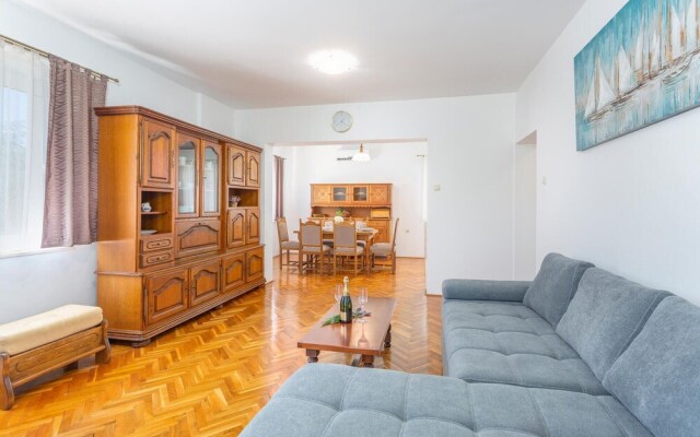 Stunning Apartment in Malinska With Wifi and 2 Bedrooms