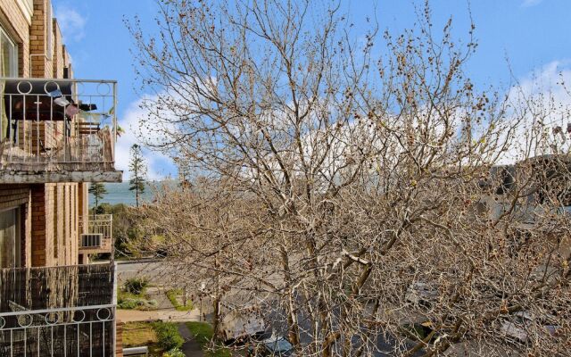 Elwood Seaside 2 Bed Retreat