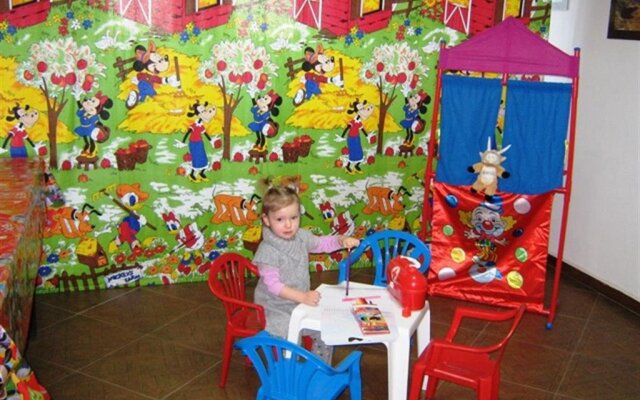 Family Hotel Emaly 2