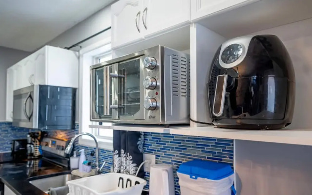 240 Spacious Modern Home w AC