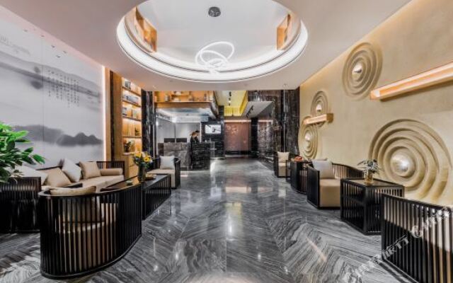 Elong Anyun Hotel (Shanghai Ruijin Hospital Dapuqiao Subway Station)