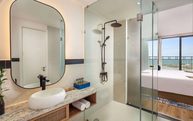 Wyndham Hoi An Royal Beachfront Resort & Villas