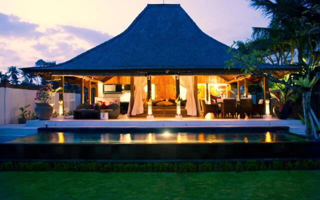 Aventus Luxury Beachfront Villa Gianyar