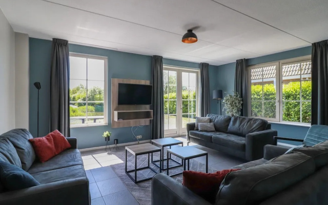 Villa With Whirlpool and Sauna in Makkum