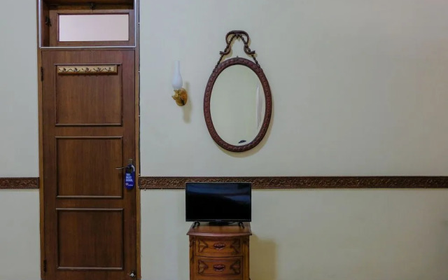 SPOT ON 1767 Villa Anggur Panderman