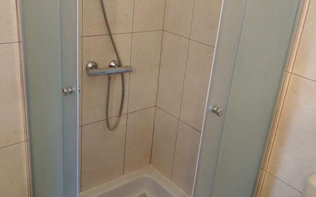 Apartment Jak - parking and BBQ: A3 Vodice, Riviera Sibenik