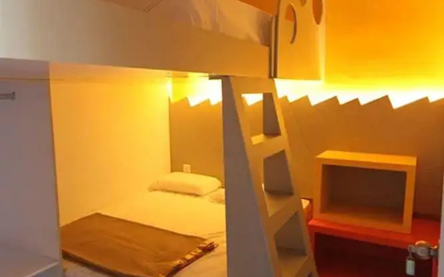 Warm Blanket Hotel - Hostel