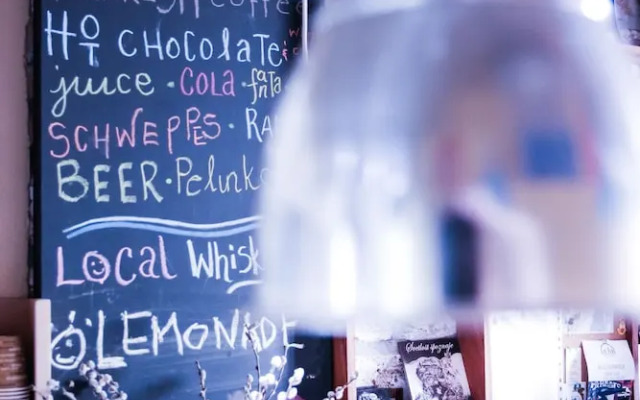 Varad Inn Hostel and Cafe