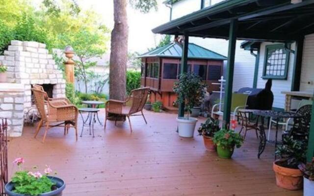 Granbury Gardens Bed and Breakfast