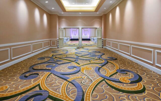 Hilton Indianapolis Hotel & Suites