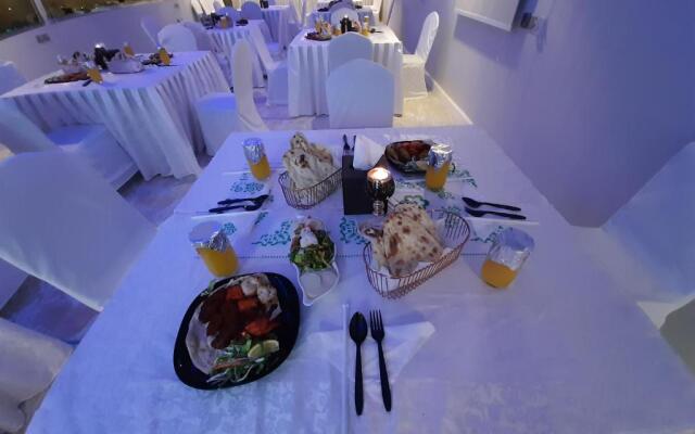 Qasr Alshamal Hotel