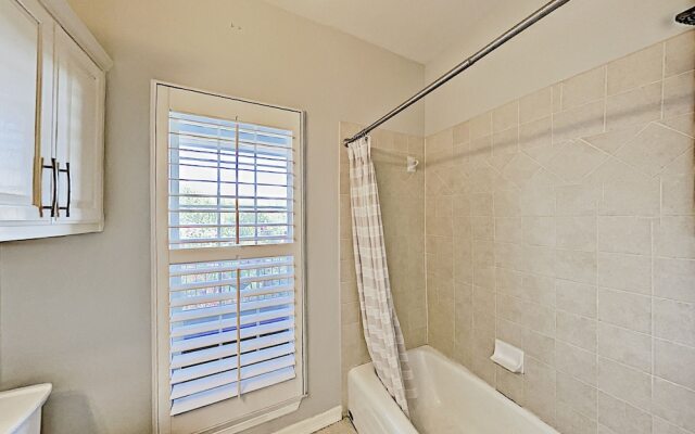1111eriv 4 Bedroom Home