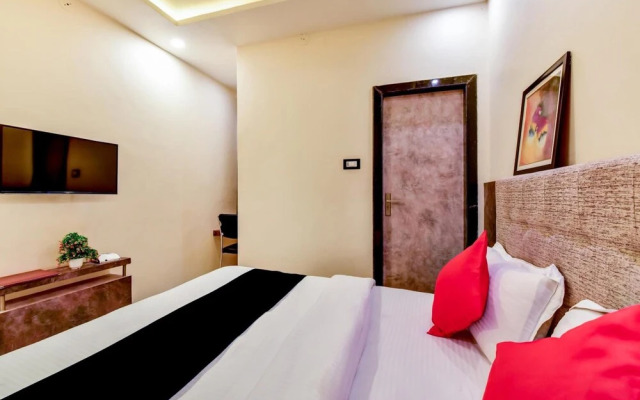 Hotel Frontier Royal