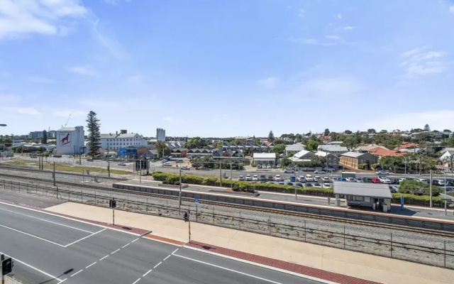 Stylish 2-bed Apartment With Rooftop BBQ Access