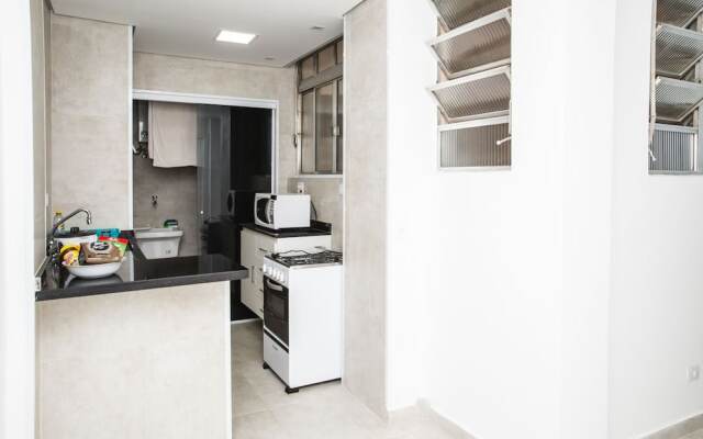Amplo apartamento no centro, 2 quadras do metrô