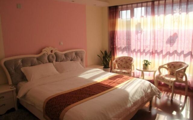 Happy Holiday Boutique Apartment