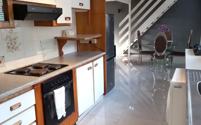 Crest Farm - Self-catering 2-bedroom, Wi-fi, Views, Swiming Pool