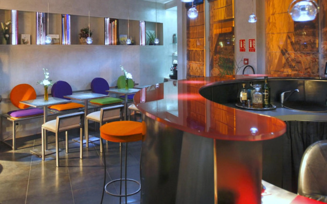 Apostrophe Hotel