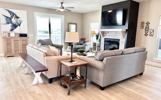 Salty Dog 5 Bedroom Home by RedAwning