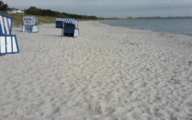 Ferienwohnungen Rügen Findling Breege