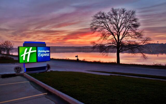 Holiday Inn Express Le Claire Riverfront-Davenport, an IHG Hotel