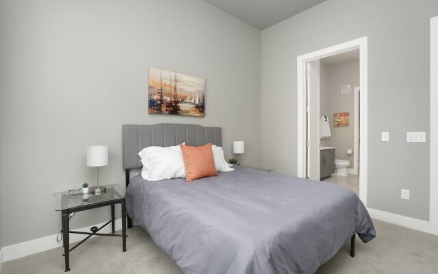 1 BR and 2 BR near Downtown by Frontdesk