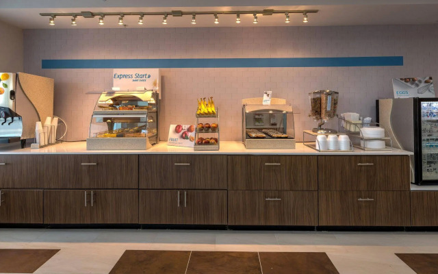 Holiday Inn Express & Suites Tulsa Midtown by IHG