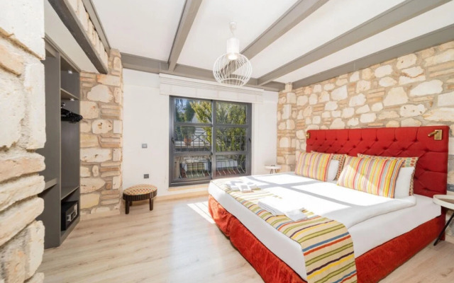 Peaceful Hotel Room Near Hadrian s Gate