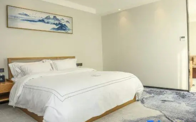 Roland Jinyi Hotel
