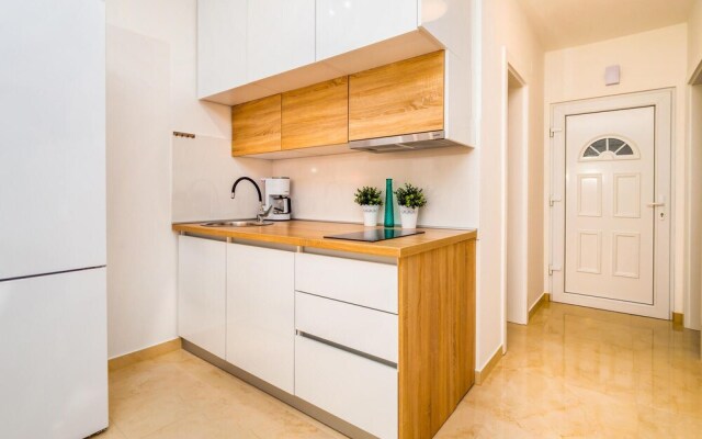 Awesome Apartment in Banjol With Wifi and 2 Bedrooms