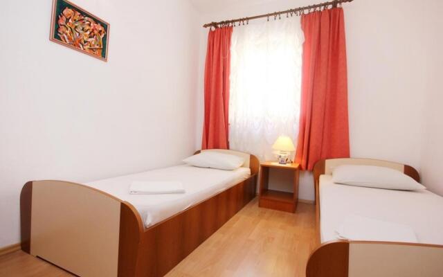 Tonka - 150m from the sea & parking - A2 B(4+1)