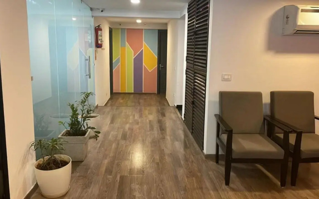 Saltstayz Express - Golf Course Road & DLF Phase-1