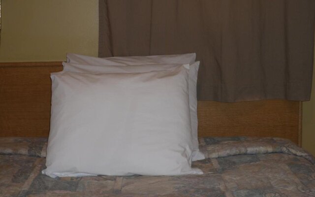 Hotel Bethel - Fort MacLeod, AB