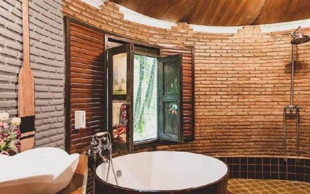 Kaengkrachan Boathouse Paradise Resort