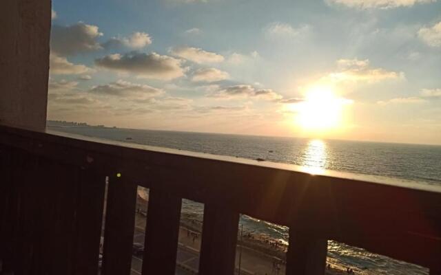 sporting sea view two bedroom appartement