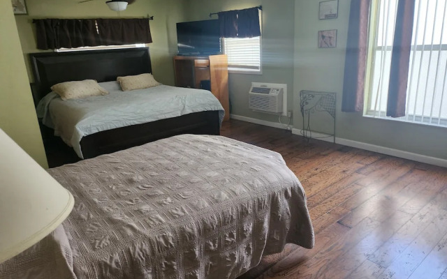 Silver Sands Motel