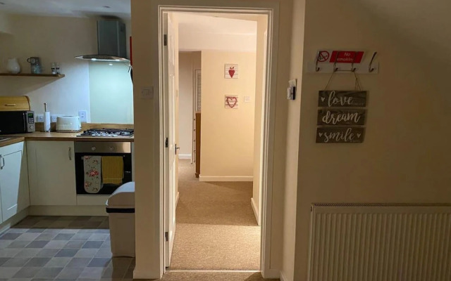 Apartment - Sleeps 2 - Pet Friendly - Parking
