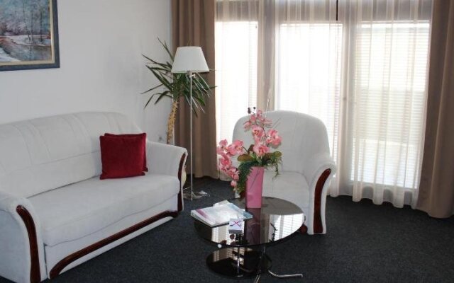 Timpa Apartmanház & Dr. Strecker Villa
