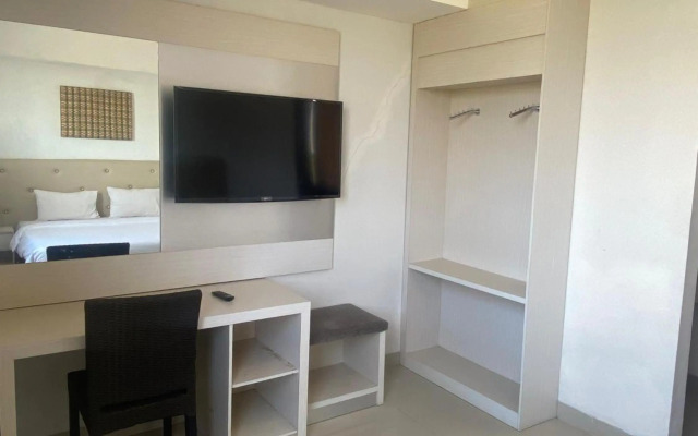 RedDoorz Plus At Grand Sayang Park Hotel Makassar