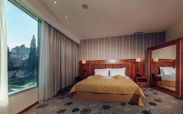 Kings Park Hotel