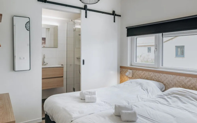 Modern Lodge Near Beach