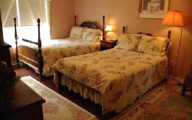 Abagale's Victorian Hot Tub and Suites