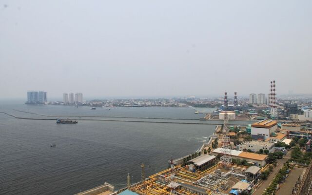 Clean and Cozy 2BR at Green Bay Apartment