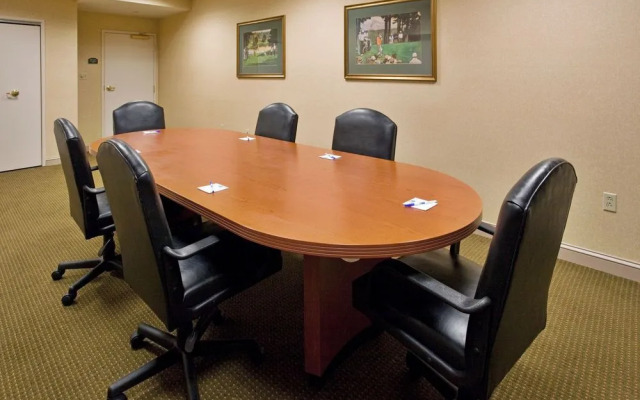 Holiday Inn Exp Suites Hazleton I-80