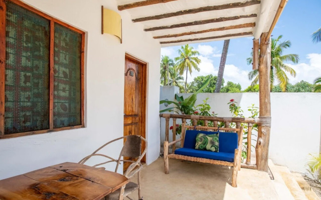 Shanuo Beach Bungalows