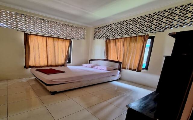 OYO 93280 Villa Efita