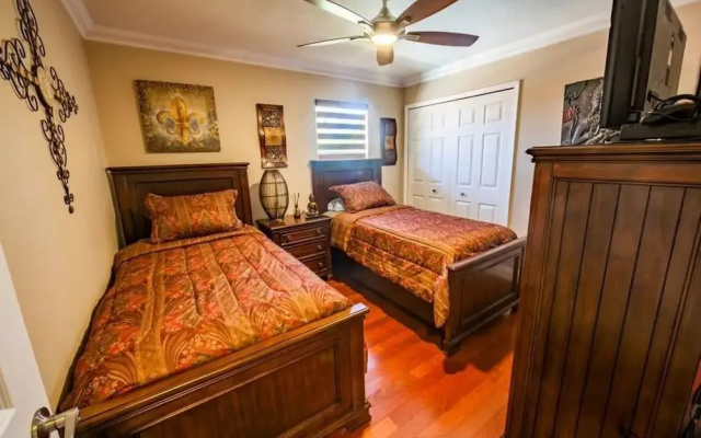 Mallory Paradise Apartment 4 Bedroom