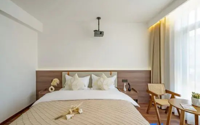 Shitu | The Lunar Sanctum · Full Seaview Cloud Vacation Boutique Stay (Dali Erhai)