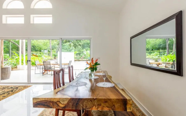 House and Apartment With Private Pool - Walk to Beach